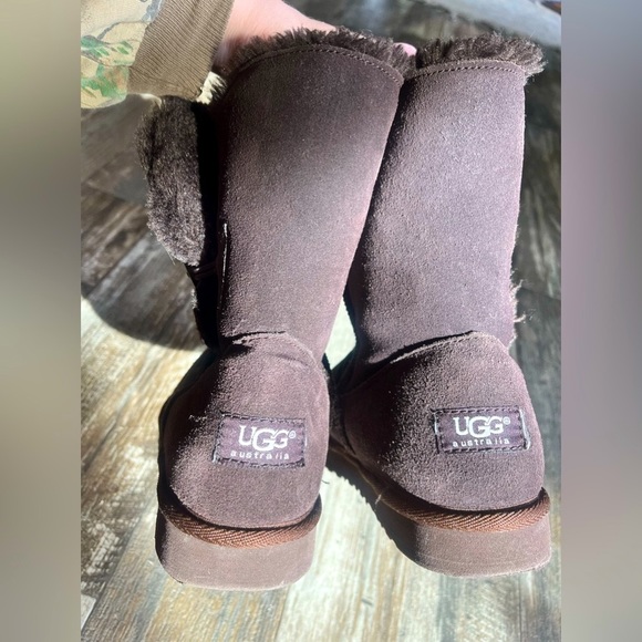 UGG Classic Bailey Boots With Buttons • Dark Brown Leather • Sheepskin • sz W6 - Picture 13 of 16